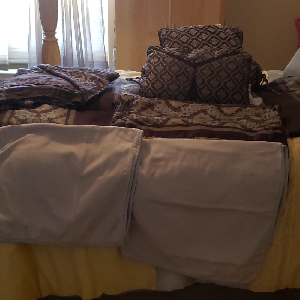 9 piece King Sized Bed Aqua/Brown